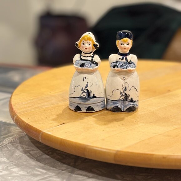 Vtg DELFT style Salt Pepper Shakers  & Sugar Dish Hand Painted Windmill JAPAN - Picture 3 of 13